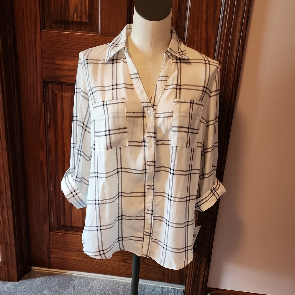 BCX Black and White Relaxed Notched Collar Top